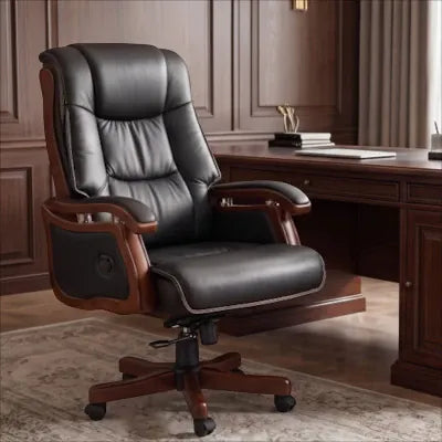Fauteuil de bureau présidentiel en cuir noir matelassé avec finitions en bois et haut dossier.