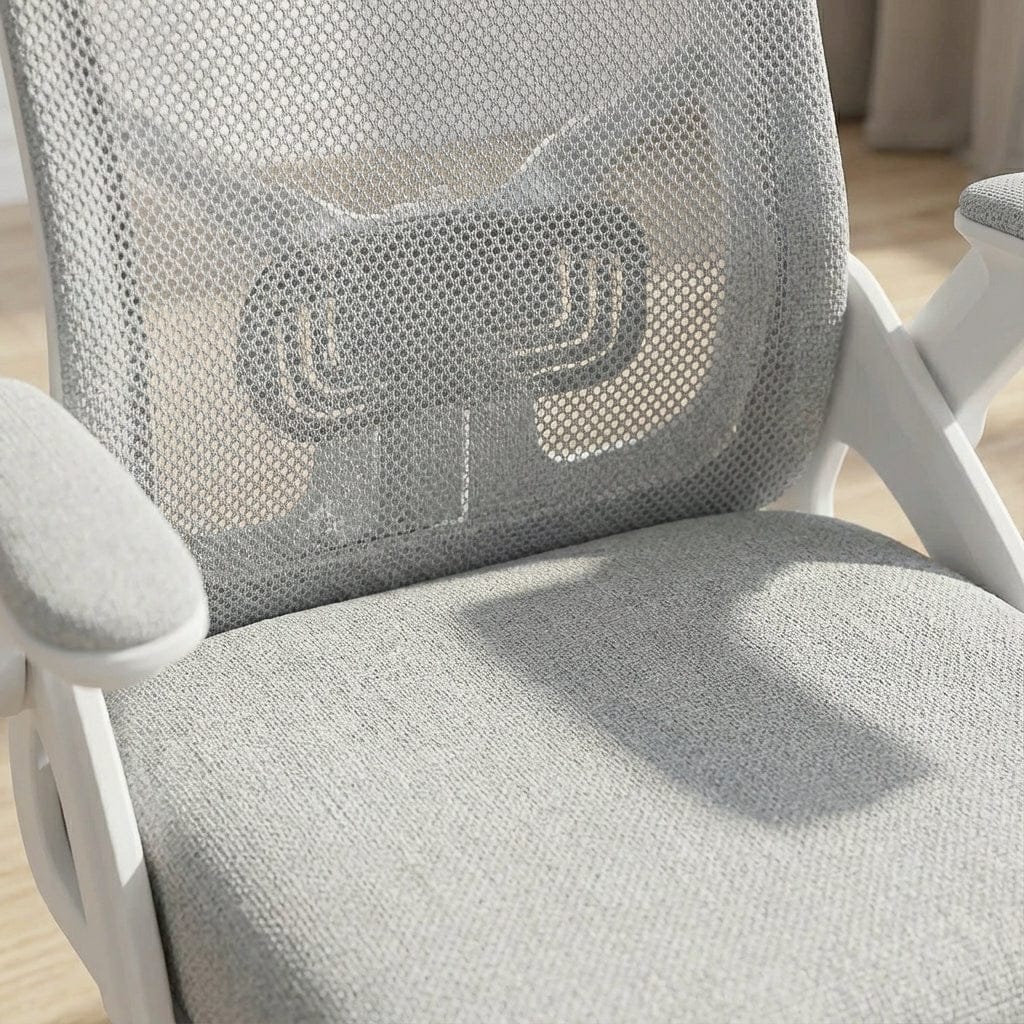 Vue rapprochée du dossier en maille grise et de l'assise rembourrée, mettant en évidence l'appui lombaire intégré dans le dossier.