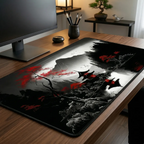 Une vue en perspective d'un setup de bureau minimaliste et zen, mettant en vedette le Tapis de souris Kurenai Ridge XXL étalé sur un bureau en bois de noyer. Le tapis affiche son design détaillé de paysage japonais en noir et blanc avec des cerisiers en fleurs rouges, entouré d'objets décoratifs zen comme un bonsaï, un pot de pinceaux et un écran d'ordinateur.