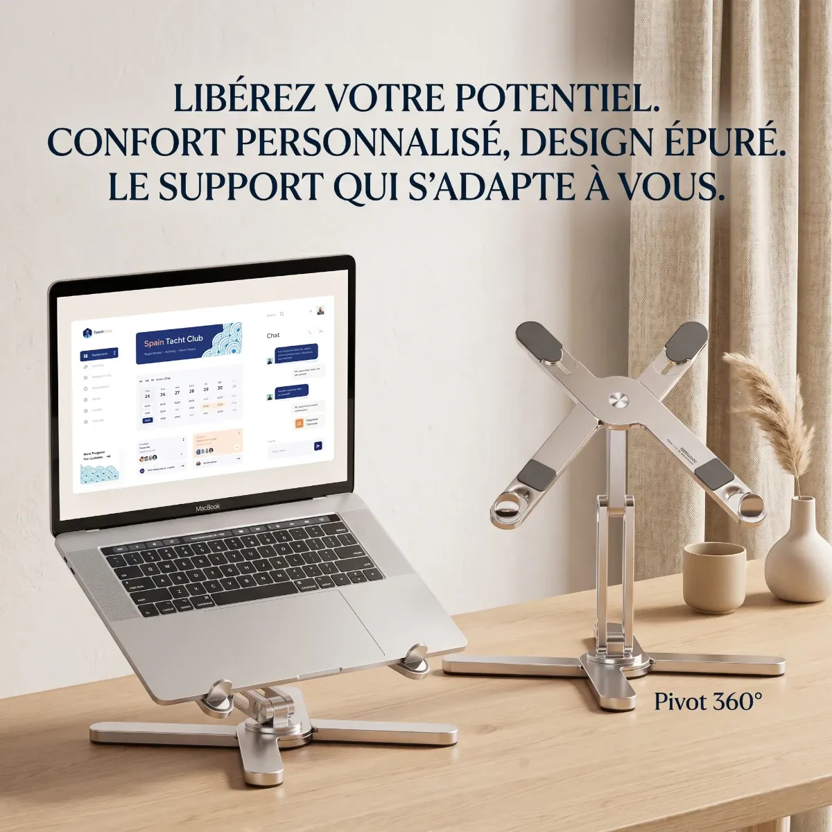 Station de travail épurée avec le support ordinateur portable en aluminium AeroAxis 360 et texte inspirant sur fond crème chaud.