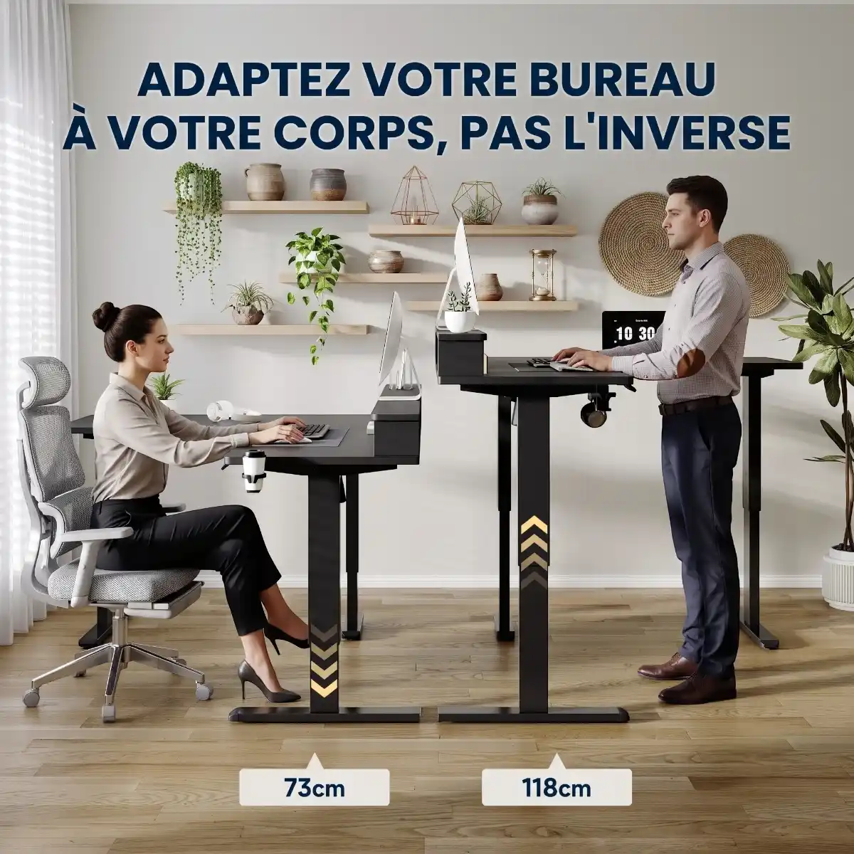 Démonstration des positions assise et debout réglables du bureau d'angle motorisé Kova Pro.