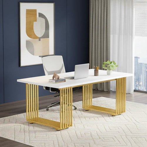 Perspective d'un bureau bois moderne 180cm avec structure dorée installé dans un espace de télétravail design et lumineux.