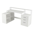 Bureau d'angle blanc Sector avec rangements et support moniteur double écran sur fond blanc.