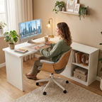 Femme assise confortablement travaillant sur le bureau d'angle Vertigo dans un décor cosy