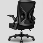 Chaise de bureau ergonomique noire en maille mesh, avec structure et piètement noirs. Design moderne avec support lombaire et accoudoirs relevables pour un confort professionnel optimal.