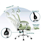 Vue latérale de la chaise mettant en avant l'appui-tête 3D, le repose-pieds déployé et les manettes de réglage ergonomiques.