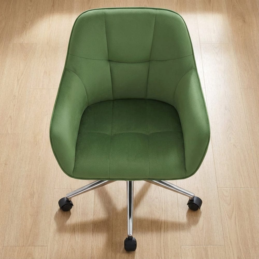 Vue de dessus de la chaise de bureau pivotante en velours vert montrant l'assise large.