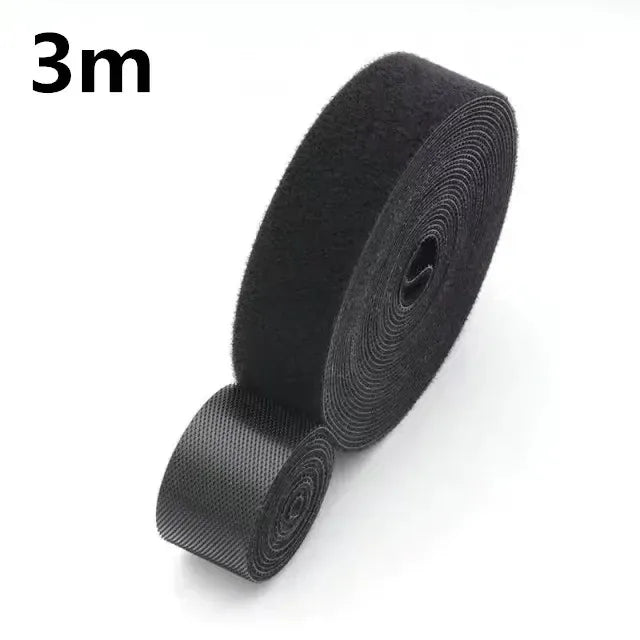 Enrouleur de câbles Roll Nexus de 3 mètres en nylon haute densité noir pour le management de flux sous bureau.