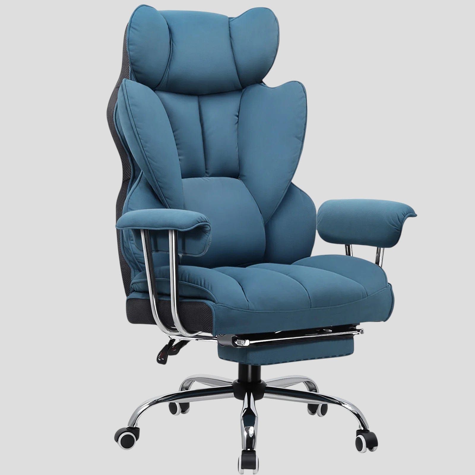 Fauteuil de bureau ergonomique de direction en tissu bleu canard, haut dossier matelassé, soutien lombaire intégré, accoudoirs rembourrés, base en métal chromé, et repose-pieds escamotable. Ajout de couleur pour un espace de travail moderne.