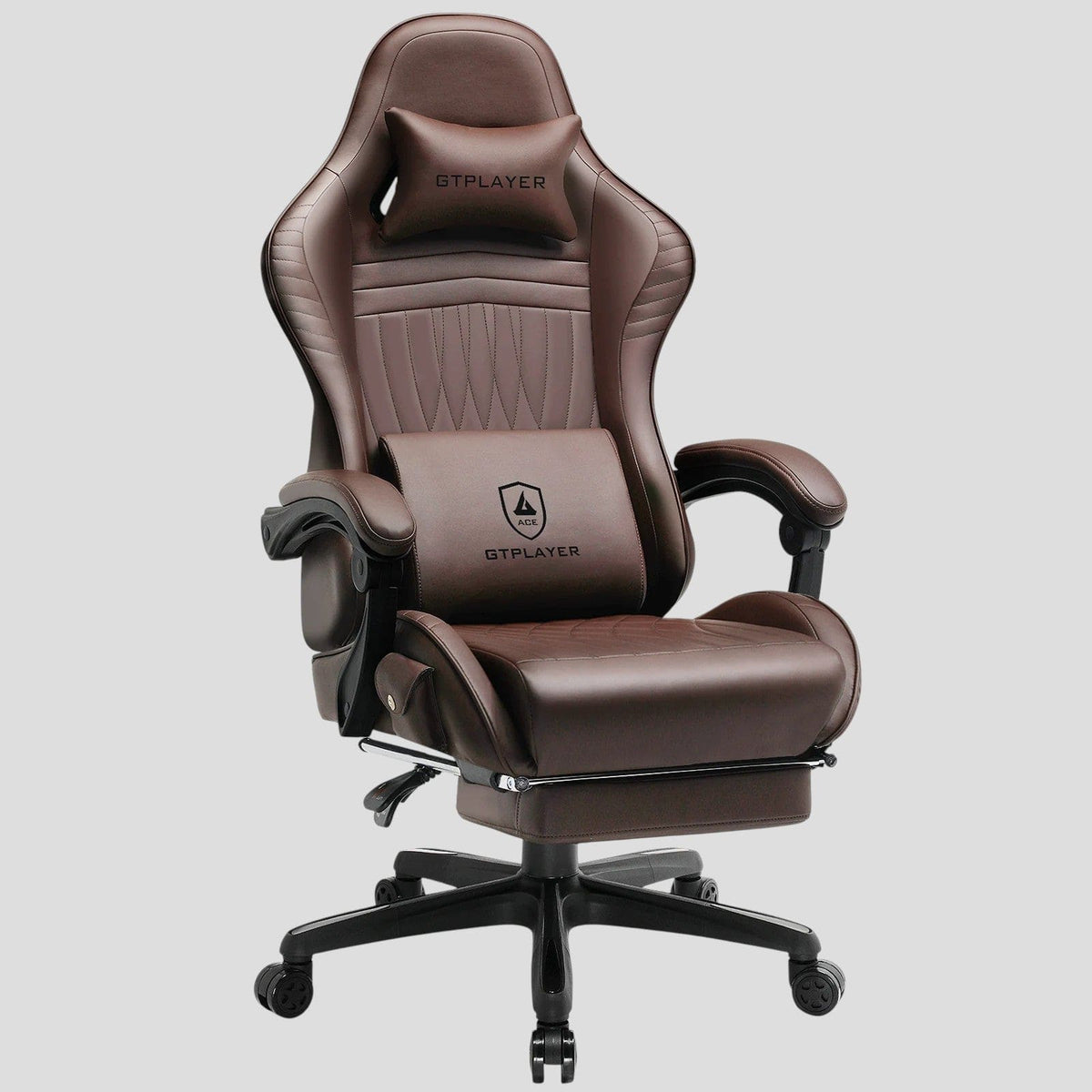 Chaise gaming ergonomique GTPLAYER marron foncé avec repose-pieds rétractable, coussin lombaire et d'appui-tête (logo noir), idéale pour bureau et jeux, compatible Bluetooth.