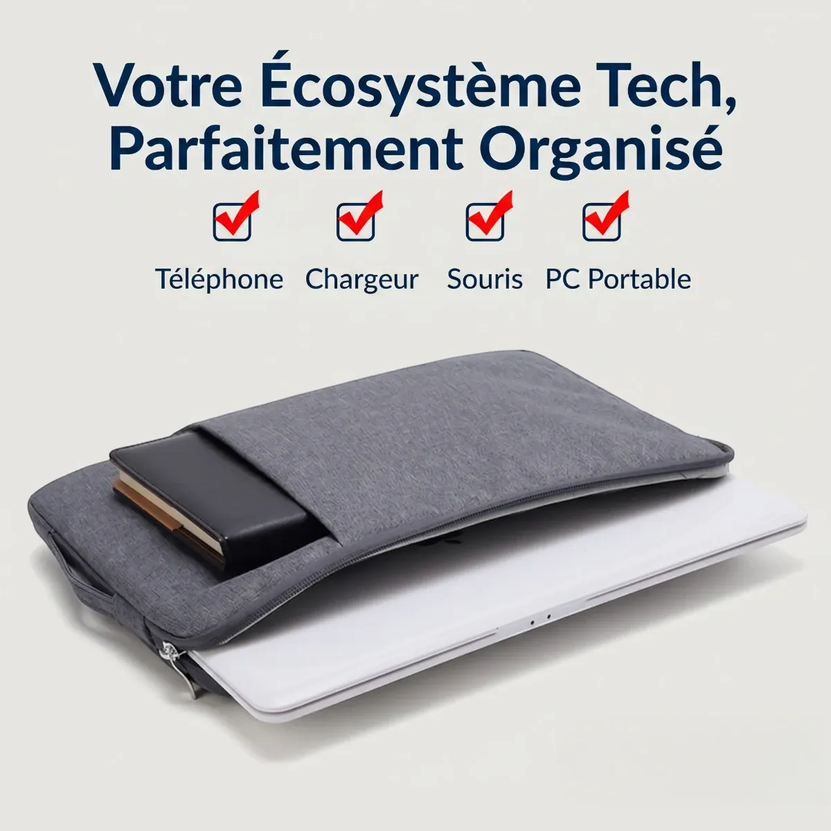 Housse fine ordinateur Denim Nomad ouverte avec ordinateur portable, chargeur et souris.