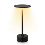 Lampe de bureau LUXOR Liberté Absolue déclinée en finition noir mat pour un style contemporain.