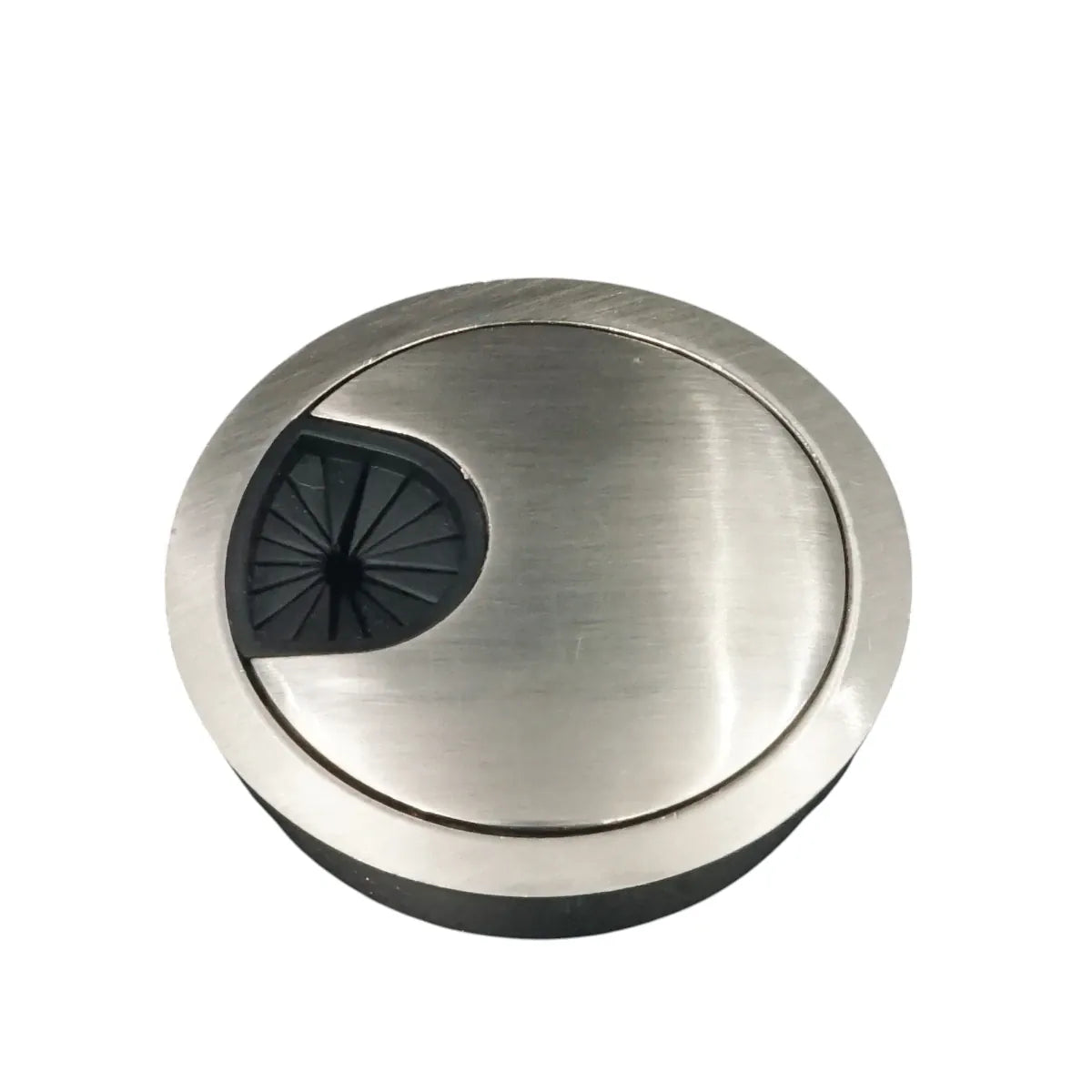 Obturateur passe câbles Aura Core argent brossé, alliage de zinc premium pour l'optimisation des flux.