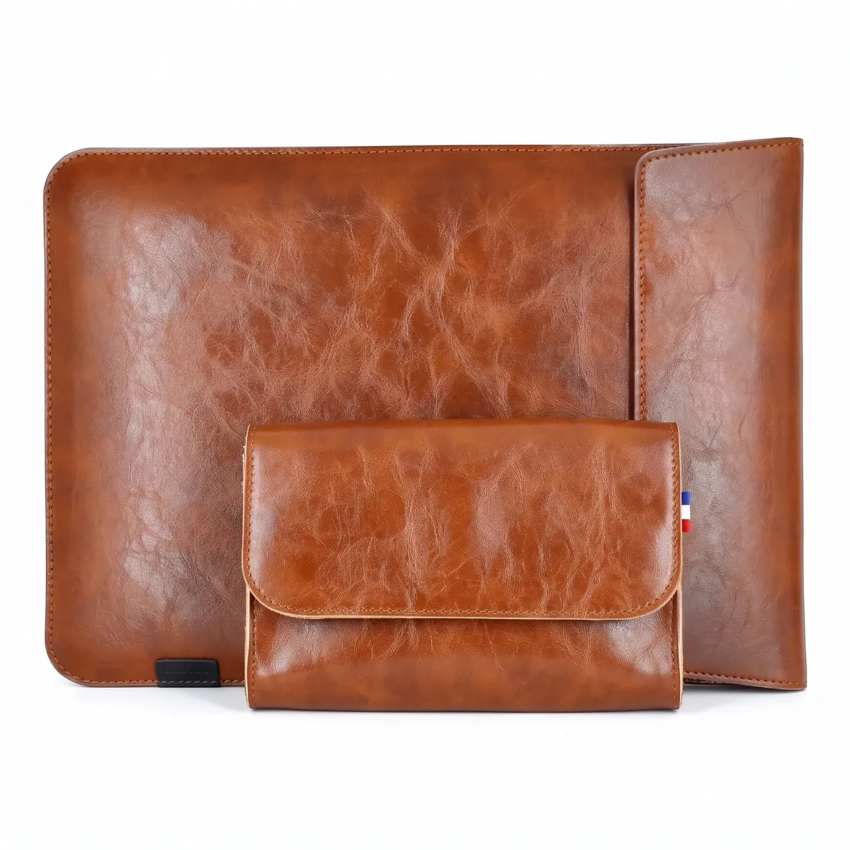 Pochette ordinateur DuoFolio en cuir cognac avec trousse d'accessoires assortie, étui ordinateur portable haut de gamme et protection antichoc ordinateur.