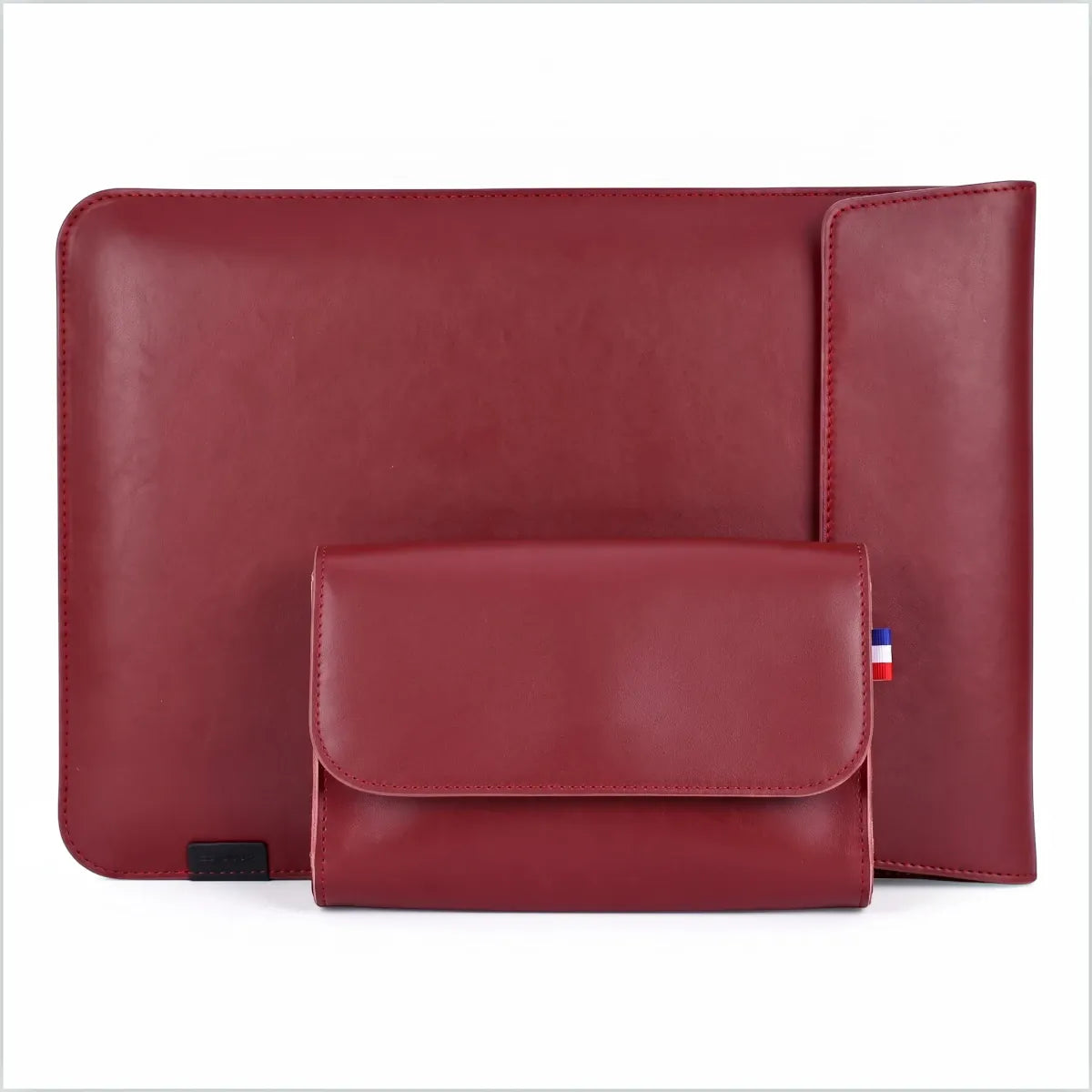 Pochette ordinateur DuoFolio en cuir rouge bordeaux, substitut chic au sac ordinateur et au sac à dos ordinateur.