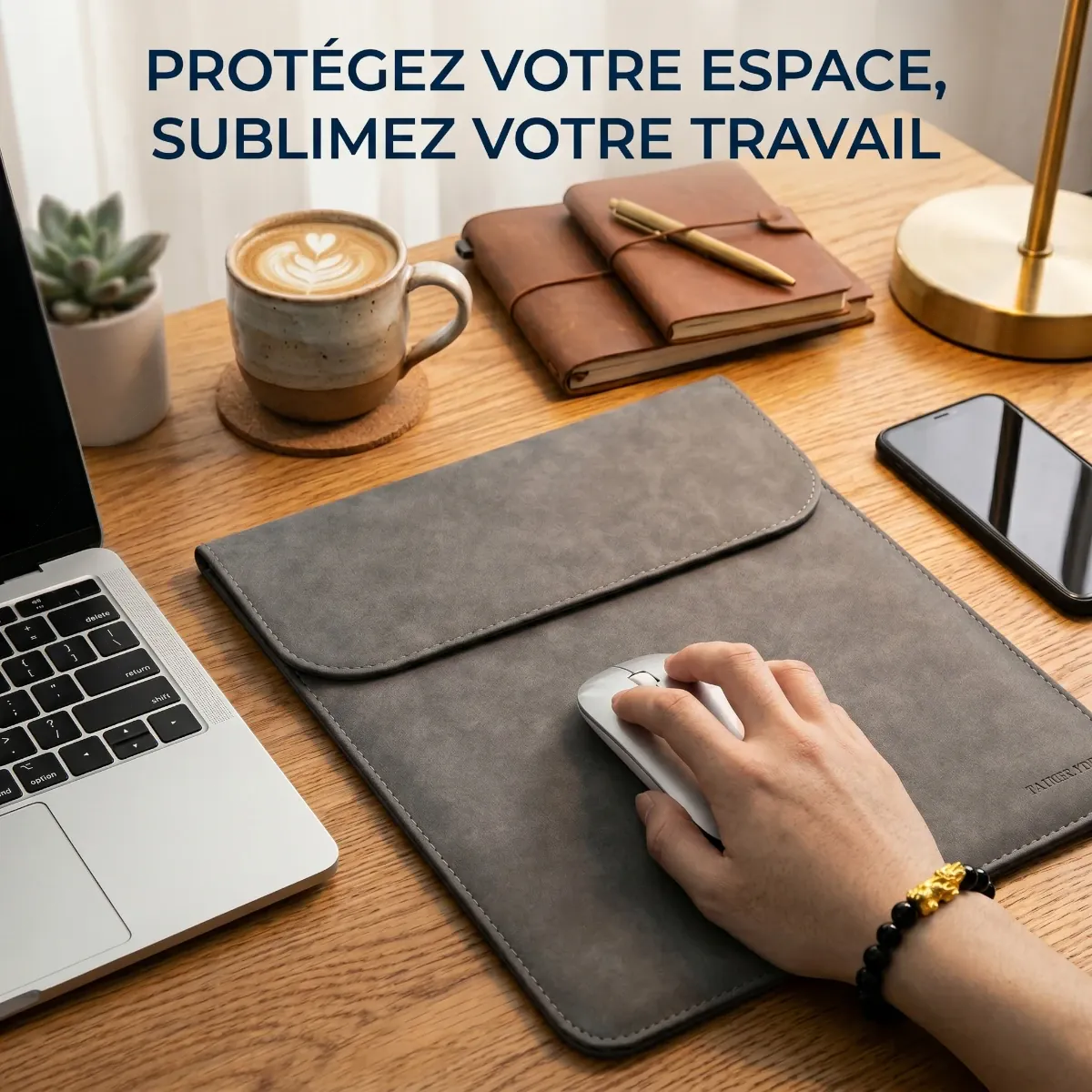 Pochette ordinateur ErgoSlim utilisée comme sous-main ergonomique de bureau