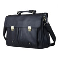 Porte-documents homme Grainton en cuir noir sur fond blanc, sacoche ordinateur pour homme élégante et haut de gamme.
