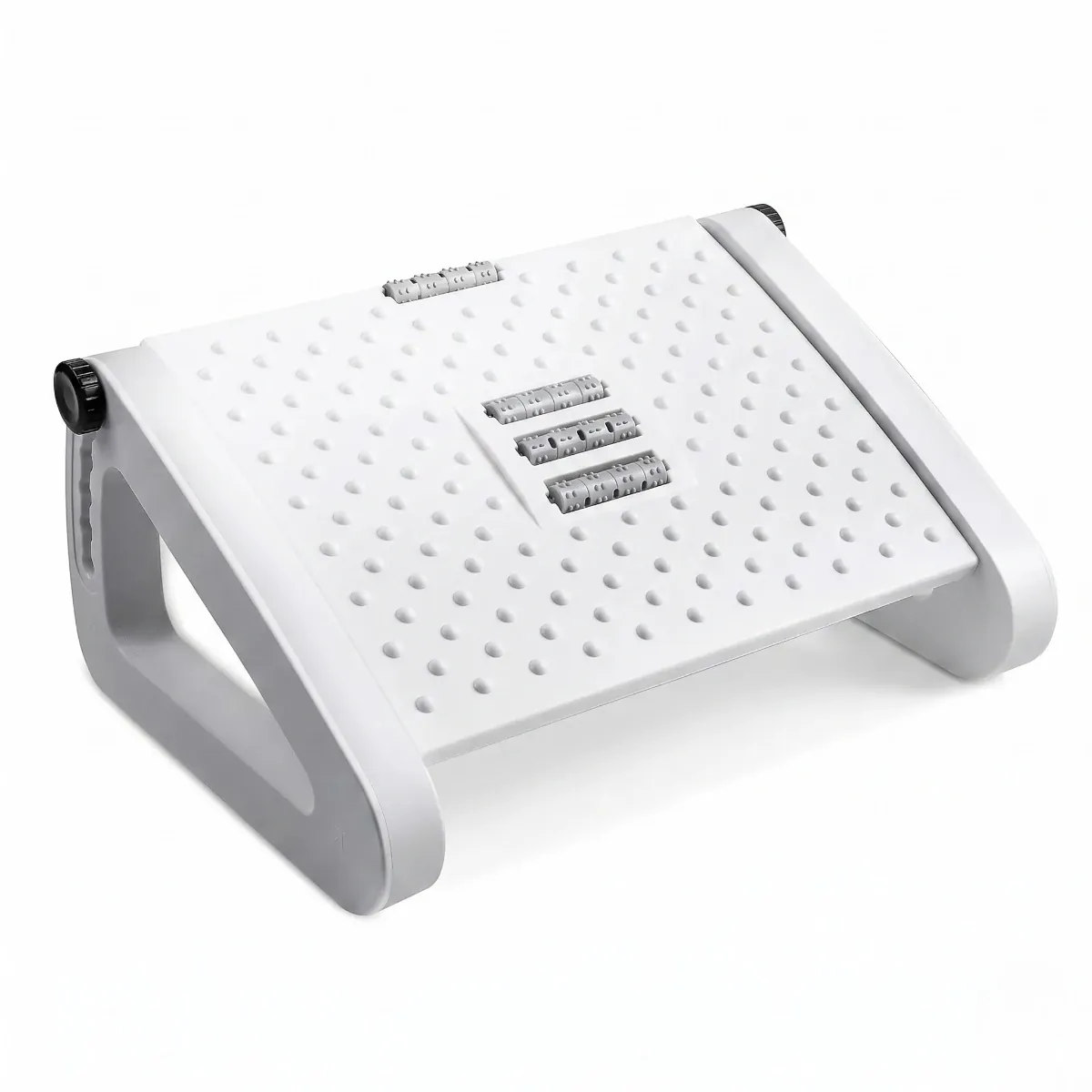Vue de 3/4 d'un repose-pieds ergonomique Aura-Flex blanc, en polymère haute densité pour une circulation sanguine améliorée et une correction de posture.
