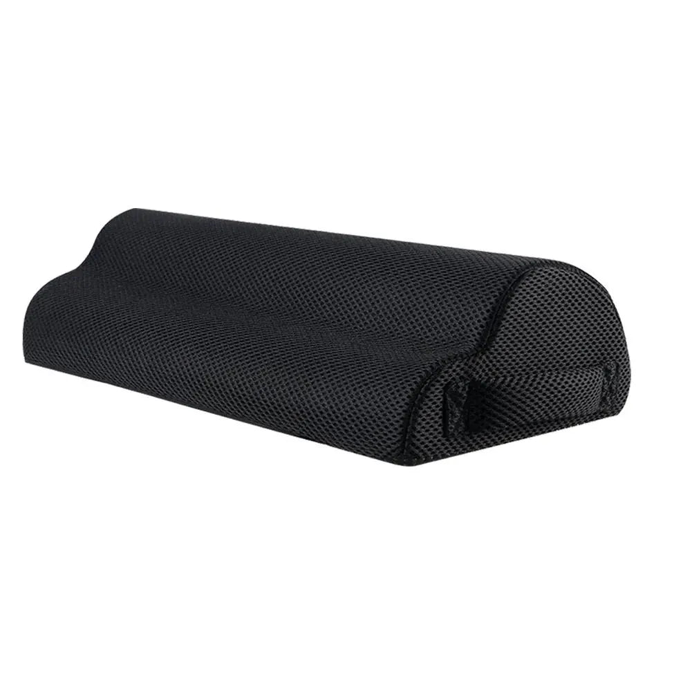 Repose-pieds ergonomique CloudBase en mousse ErgoFoam noire, design semi-cylindre actif pour l'amélioration de la posture et de la circulation au bureau.