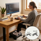 Photo de mise en situation d'une femme travaillant à son bureau sur un ordinateur, ses pieds reposant sur le repose-pieds ergonomique Nexus Step. Une vignette montre le réglage de l'angle (plat et incliné).