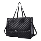 Sac ordinateur pour femme Dualia noir matelassé en studio avec pochette assortie