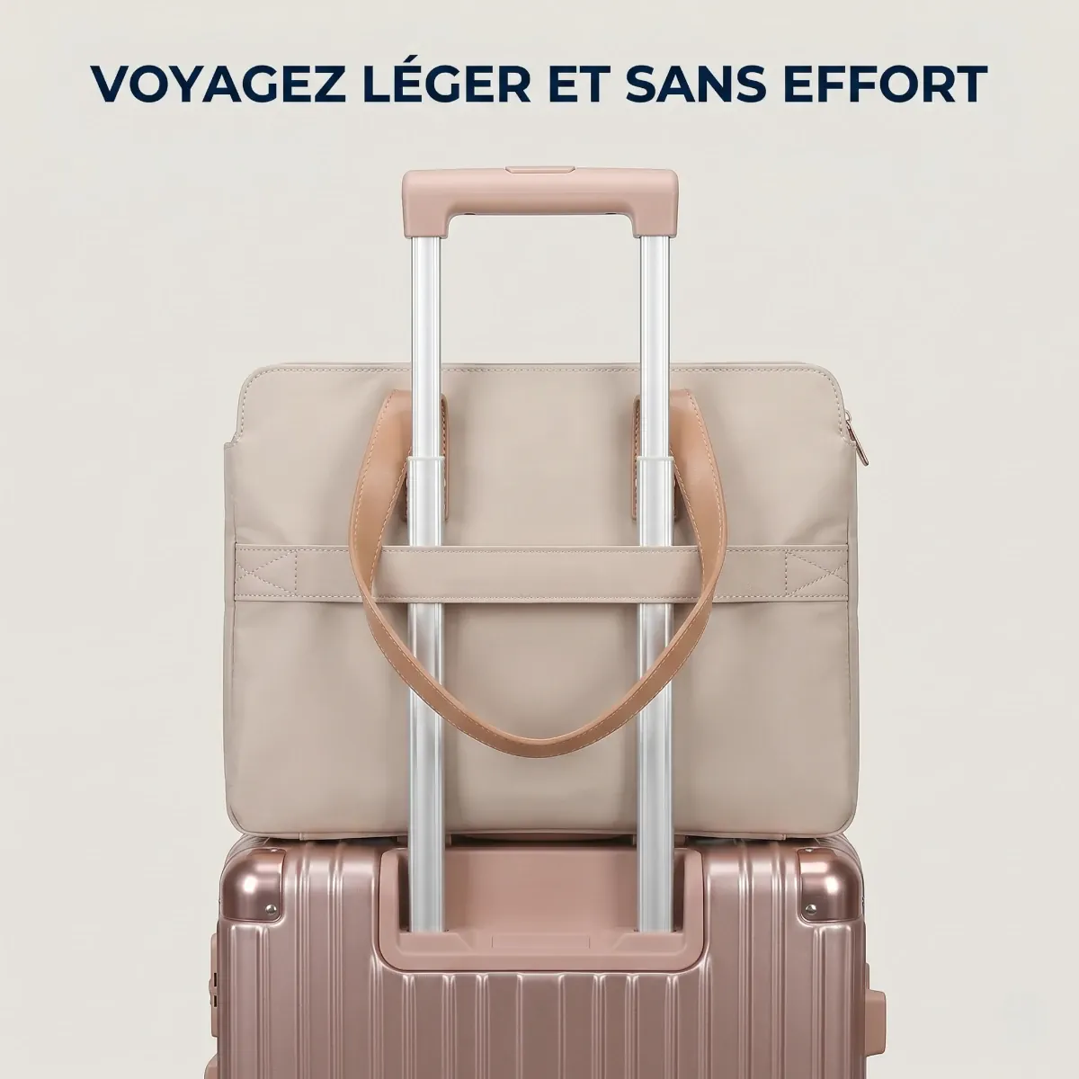 Sangle arrière de la sacoche business femme fixée sur la poignée télescopique d'une valise cabine.