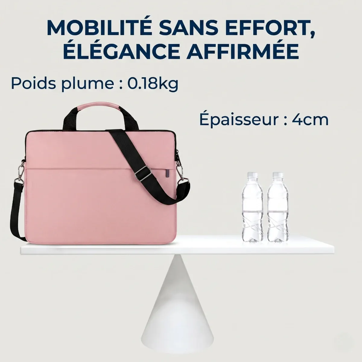 Démonstration de la légèreté de la sacoche ordinateur pour femme Mairuige de 0,18 kg en équilibre sur une balance.