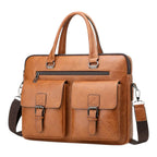 Sacoche ordinateur homme Bifolio en cuir marron texturé, vue studio de face.