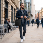 Homme d'affaires portant la sacoche ordinateur pour homme Lineo en ville