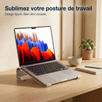 Socle PC portable AeroCurve V2 en aluminium premium installé sur un bureau épuré en bois clair.