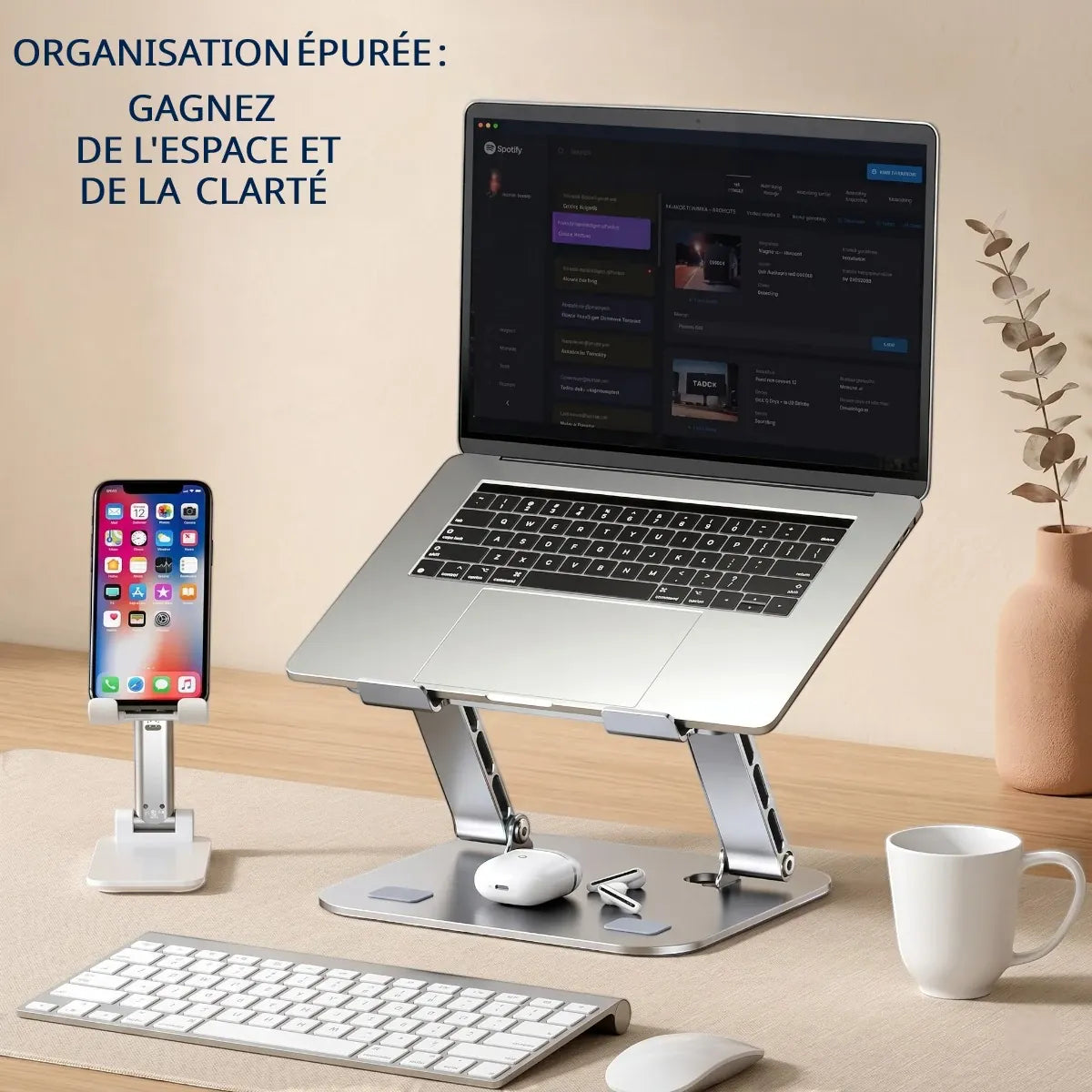 Gain de place et organisation épurée de l'espace de travail avec le support AeroSteel Pro de Bureau Cosy permettant de ranger des accessoires sous le PC.