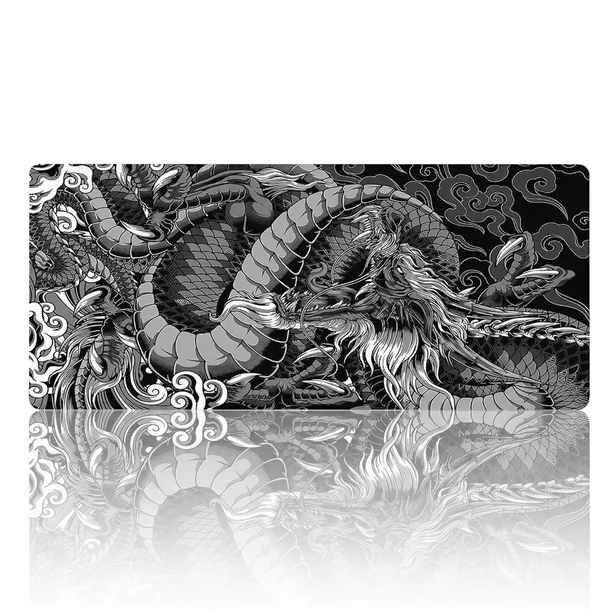 Vue de dessus artistique et épurée du tapis de souris Dragon Onyx XXL en noir et blanc, avec un reflet symétrique sur une surface sombre.