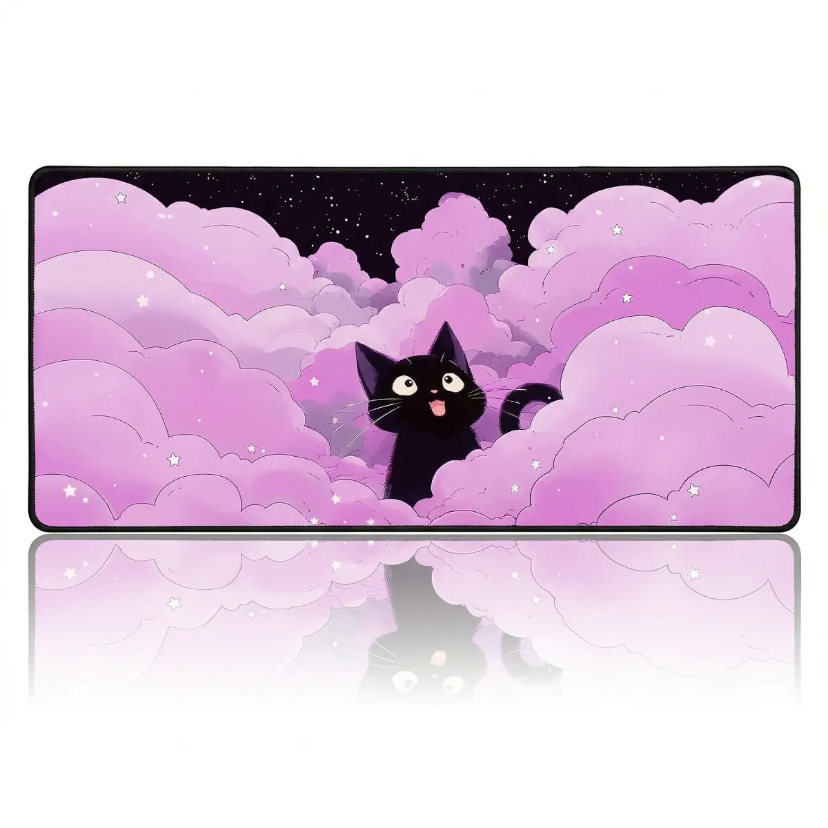 Photo de produit de haute qualité montrant le tapis de souris XXL Nebula Cat en version Cosmic Purple (nuages violets). Le tapis est posé à plat avec un reflet miroir précis sur le bas, sur un fond blanc pur.