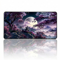 Tapis de souris Tsuki Eclipse XXL : vue à plat et reflet montrant le paysage japonais éclipse lunaire et sakuras.