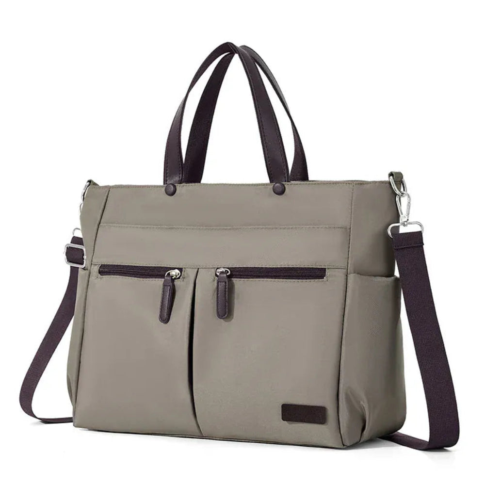 Tote bag ordinateur femme L'Aérienne 15" nylon chic ultra léger, vue de face extérieure, grisavec poignées et bandoulière marron, sur fond blanc.
